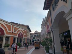 -佛罗伦萨小镇广佛名品奥特莱斯(疏港路店)