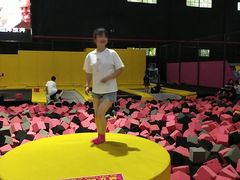 -嘿哟动霸CHUA·新潮玩运动娱乐中心·蹦床滑冰团建乐园