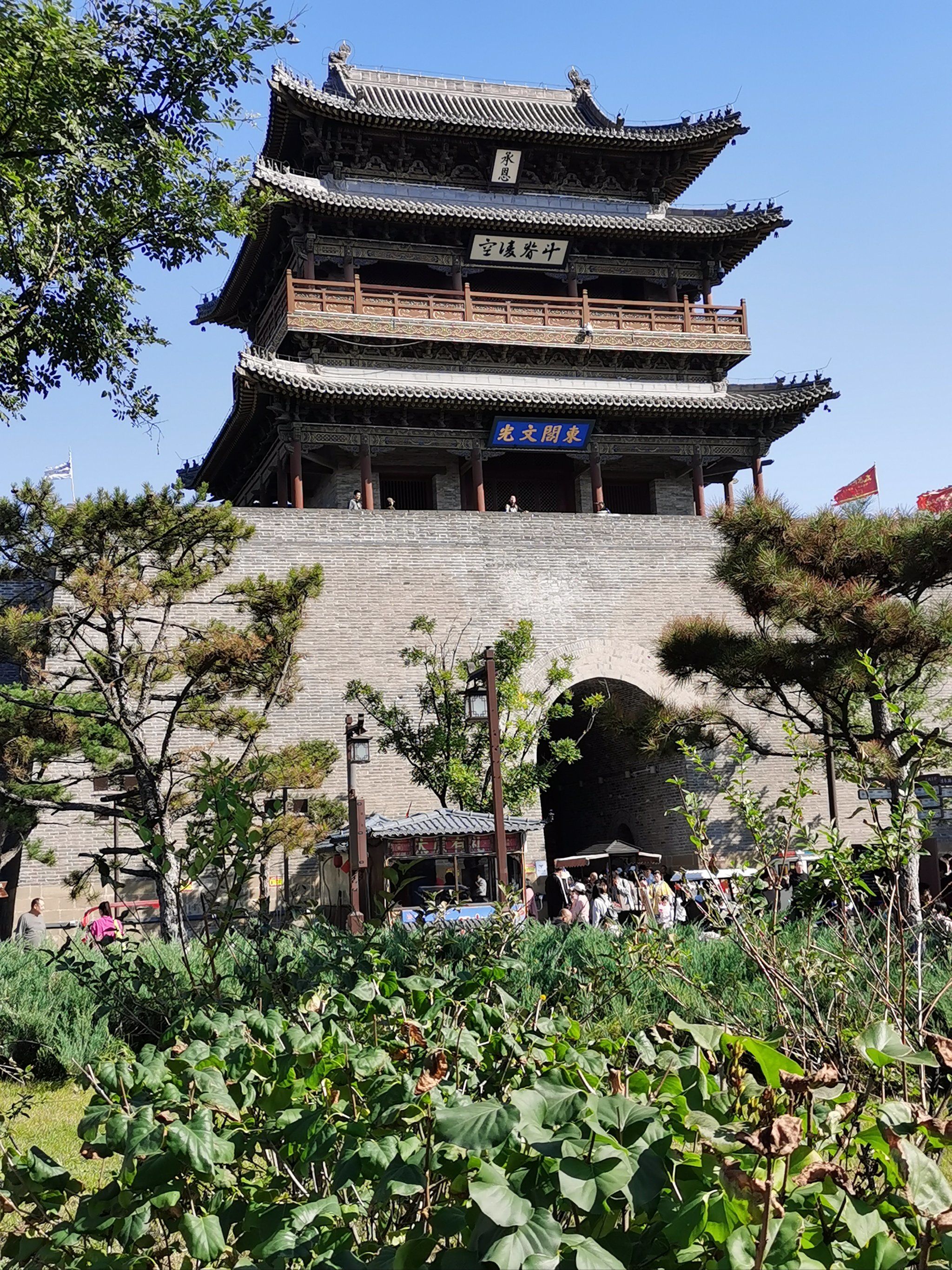 城内历史建筑遗存众多,是2500年晋阳古城文脉的延续,有"凤凰城"之