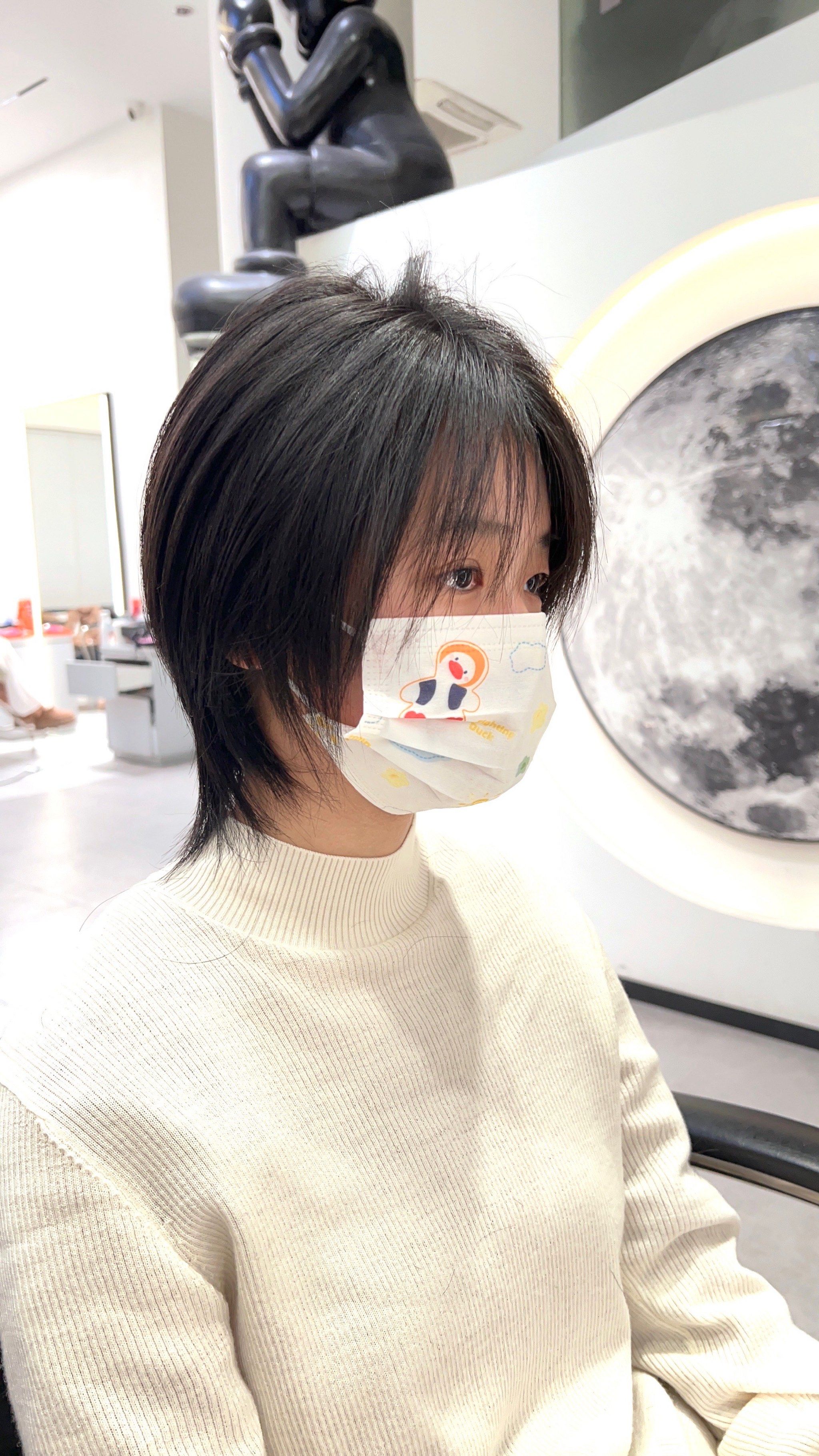 的妹子了
长度适合所有的女孩子,简单又耐看,整体发型
轻盈有活力