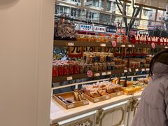 -85度C(生甜甜圈研究工坊·上海平凉店)