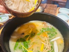 -银米·云南传统过桥米线(双廊黑金冠店)