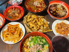 -爆炸头阿姨小四川正宗川味小吃(无任何分店)