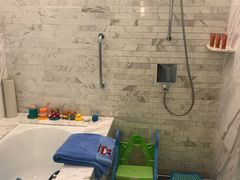 -上海滴水湖皇冠假日酒店