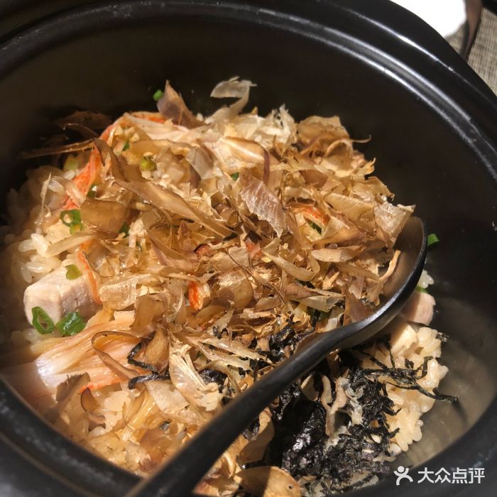 金枪鱼三文鱼柴鱼土锅饭