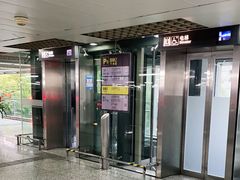 -虹桥火车站-停车场