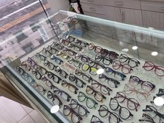 -朱师傅眼镜·蔡司·依视路·尼康(市先进店)