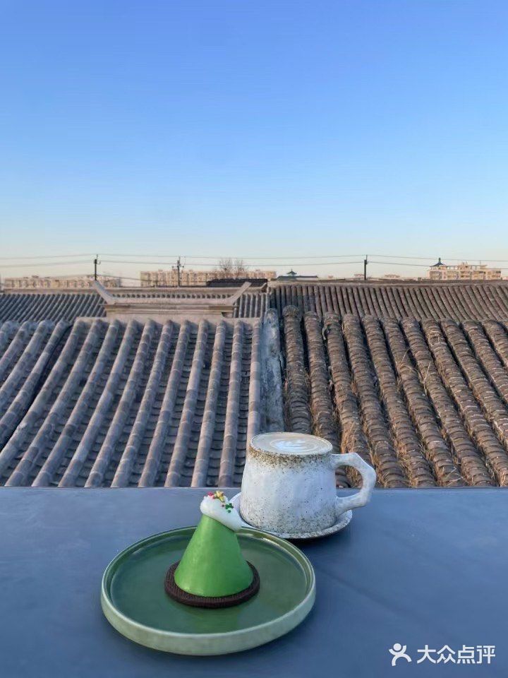 露台☕️看日落🌄藏在胡同里的静谧之地[偷笑]