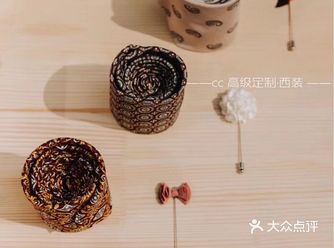 西装革履，儒雅守礼 转身间风云变幻 慵懒斯文
