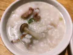 牛肉菌菇粥-潮粥荟·潮汕砂锅粥(朝阳大悦城店)