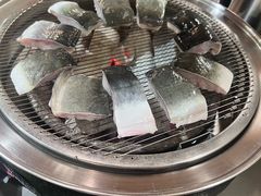 -围炉肉舍•炭烤活鳗•丹东海鲜烤肉(步行街店)