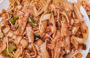 Braised Pork Fried Rice Noodles