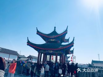 当内心接近于停滞时，你不妨你感受一下人间热闹