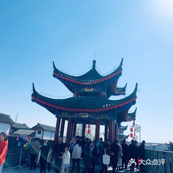 当内心接近于停滞时，你不妨你感受一下人间热闹