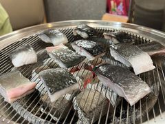 -围炉肉舍•炭烤活鳗•丹东海鲜烤肉(步行街店)