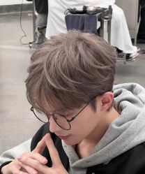 -一家只做男发烫染的店