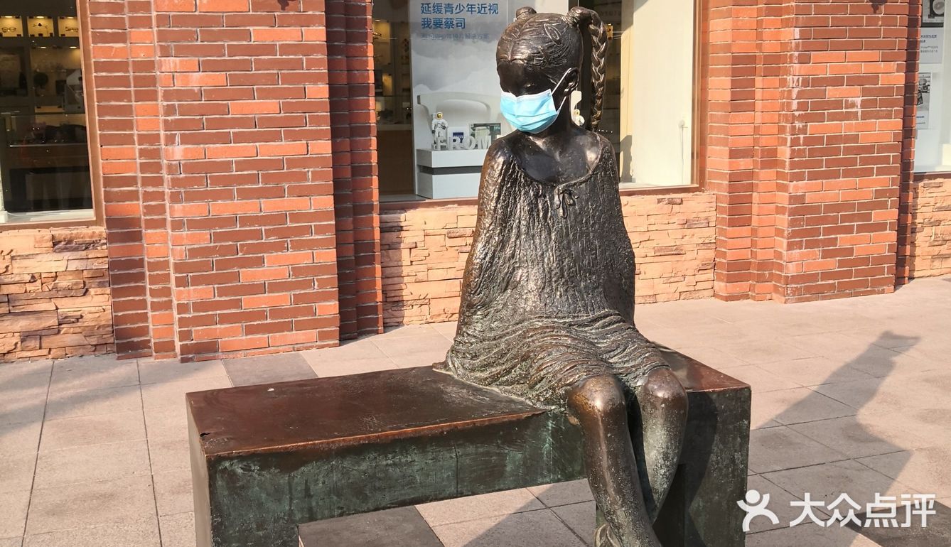 几个月时间，从门庭若市到零零散散的客流，以及一些关门