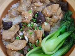 香菇滑鸡煲仔饭-煲仔皇腊味煲仔饭(经四万达店)