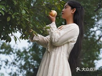 一个人怎么拍出好看的照片秋天石榴拍照攻略️