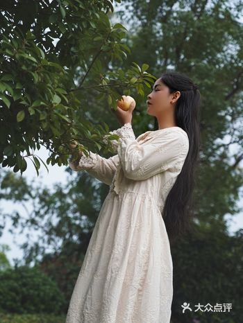 一个人怎么拍出好看的照片秋天石榴拍照攻略️