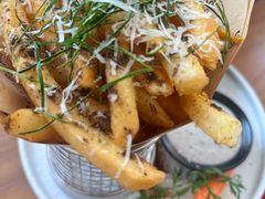 极佳黑松露芝士薯条配新疆番茄酱-Mark&Mars Restaurant