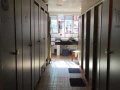 淋浴室与卫生间-上海蓝峰酒店