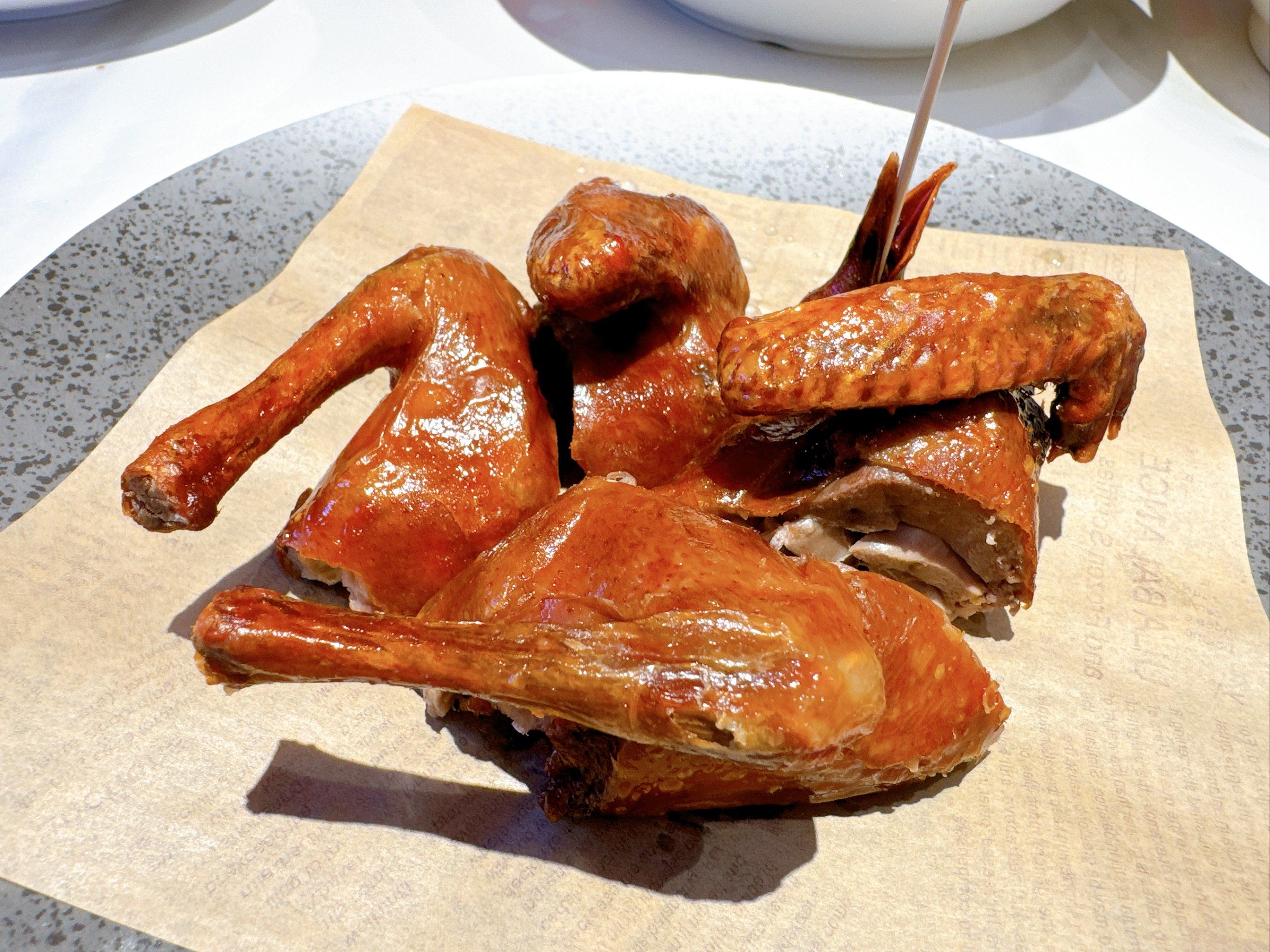 粤氏茶楼-红烧乳鸽