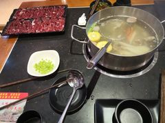招牌牛骨清汤锅-宴全牛粤来越牛潮汕鲜牛肉火锅(海州万达广场店)