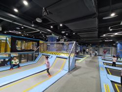 -反弹蹦床公园(南坪万达店)