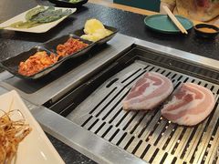 -臻牛烤肉