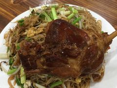鸭腿炒粉干-凡老头米线砂锅(古荡新村西粮站)