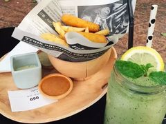 -莓园冰淇淋店