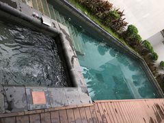 客房外的按摩池-候鸟水榕庄度假酒店