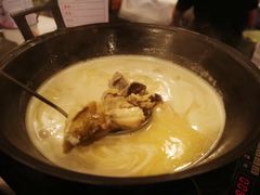 -鲜入围煮花胶鸡海鲜火锅