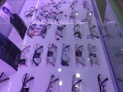 -提一眼镜·蔡司·依视路(小寨店)