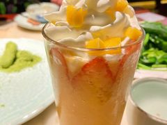 草莓黄桃奶盖-枚青·临安酒肆(腾飞大厦店)