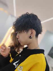 -V7 HAIR SALON