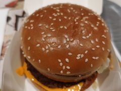 巨无霸-麦当劳(轻轨曹杨路店)
