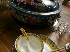 -毛辣果·贵州红酸汤牛肉火锅(西单店)