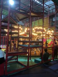 -趣玩空间蹦床乐园(临平旗舰店)