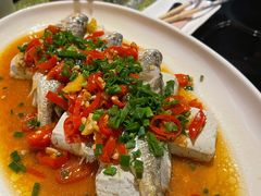 剁椒臭豆腐蒸小黄鱼-老头儿油爆虾·知味杭州(爱琴海购物中心)