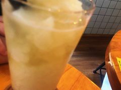 水蜜桃冰沙-长颈鹿咖啡(大学路店)