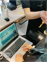-罗亚帝造型·烫发染发