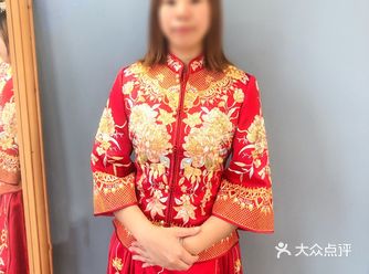 超级喜欢他们家中式礼服我试了很多款式最喜欢 金色马来褂