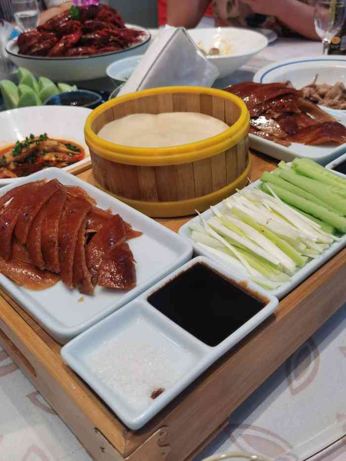 富丽苑大酒店-"新年一过,表哥请亲戚朋友吃个饭.地方就定.