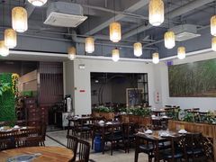 大堂-胡须哥网红竹筒菜