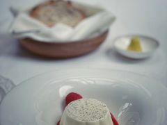 意式奶油布丁佐树莓果酱-弗兰克牛排西餐厅Ribone steak house(柠檬花园店)