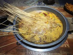 沸腾的锅底-成都屋头串串(青年北街店)
