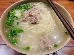 -亮亮面馆(经六路店)