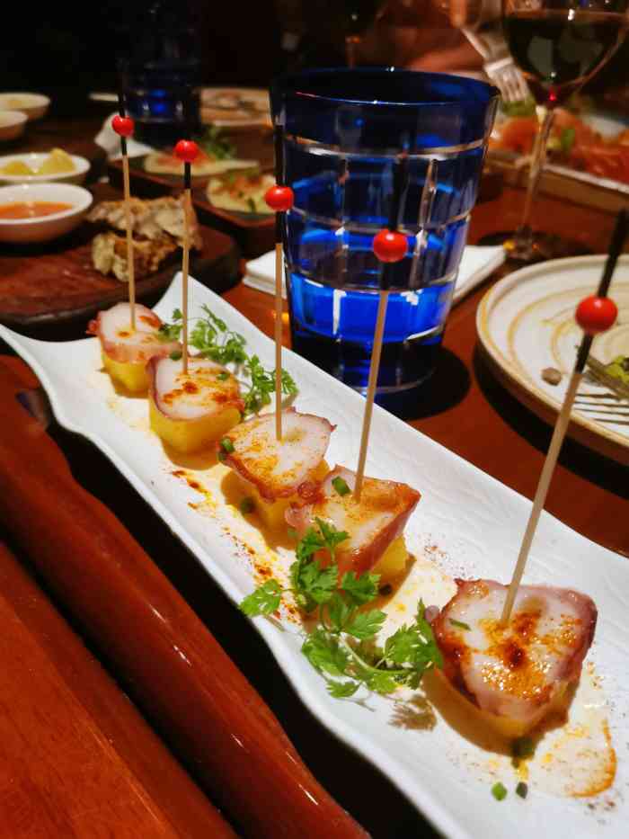 金茂君悦·九重天 cloud 9 tapas&bar-"[薄荷]环境:很不错,毕竟87楼